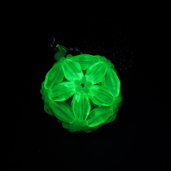 Uranium glass beaded bead pendant - Picture 1 of 11